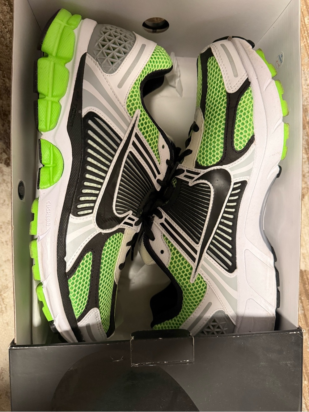 Nike Zoom Vomero 5 SE SP Neon Electric Green Black White Sneakers Men Size 12